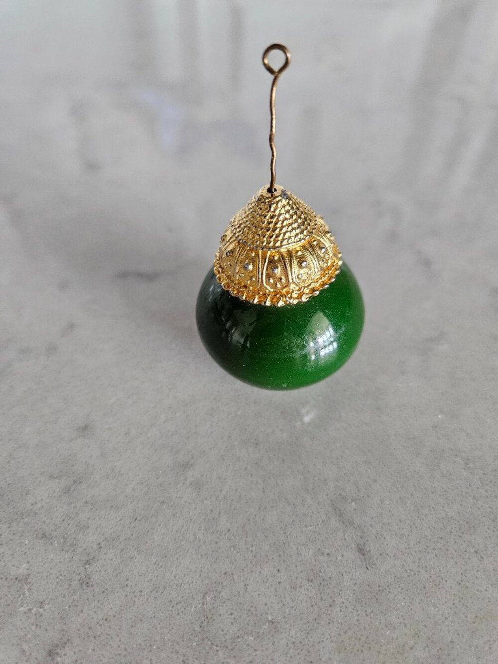 RARE VINTAGE HEAVY JADE GREEN BALL PENDANT WITH ORNATE GOLD PEAKED CROWN & LOOP